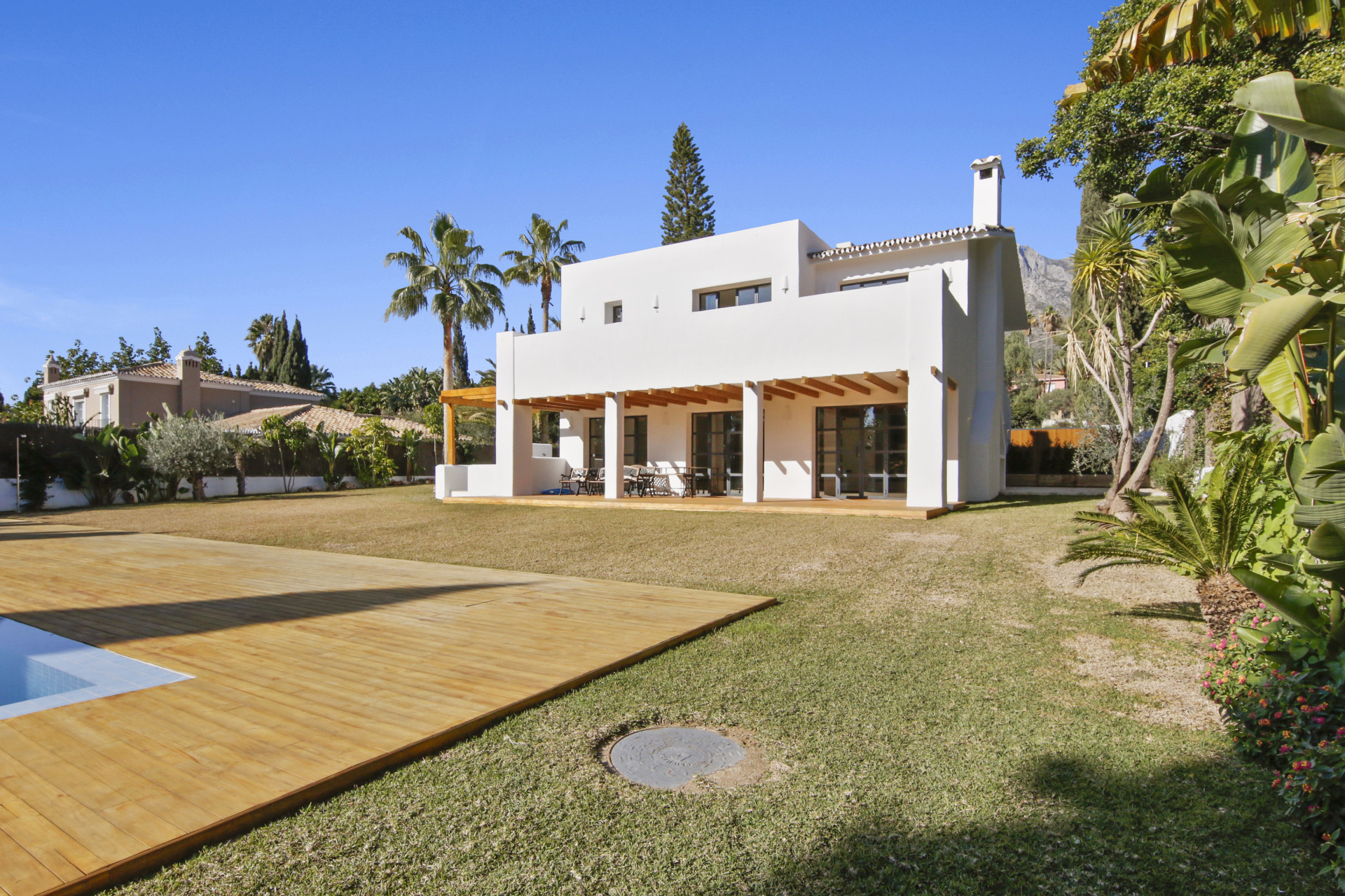 Casa de 5 Dormitorios y 5 Baños en venta en Nagüeles, Marbella