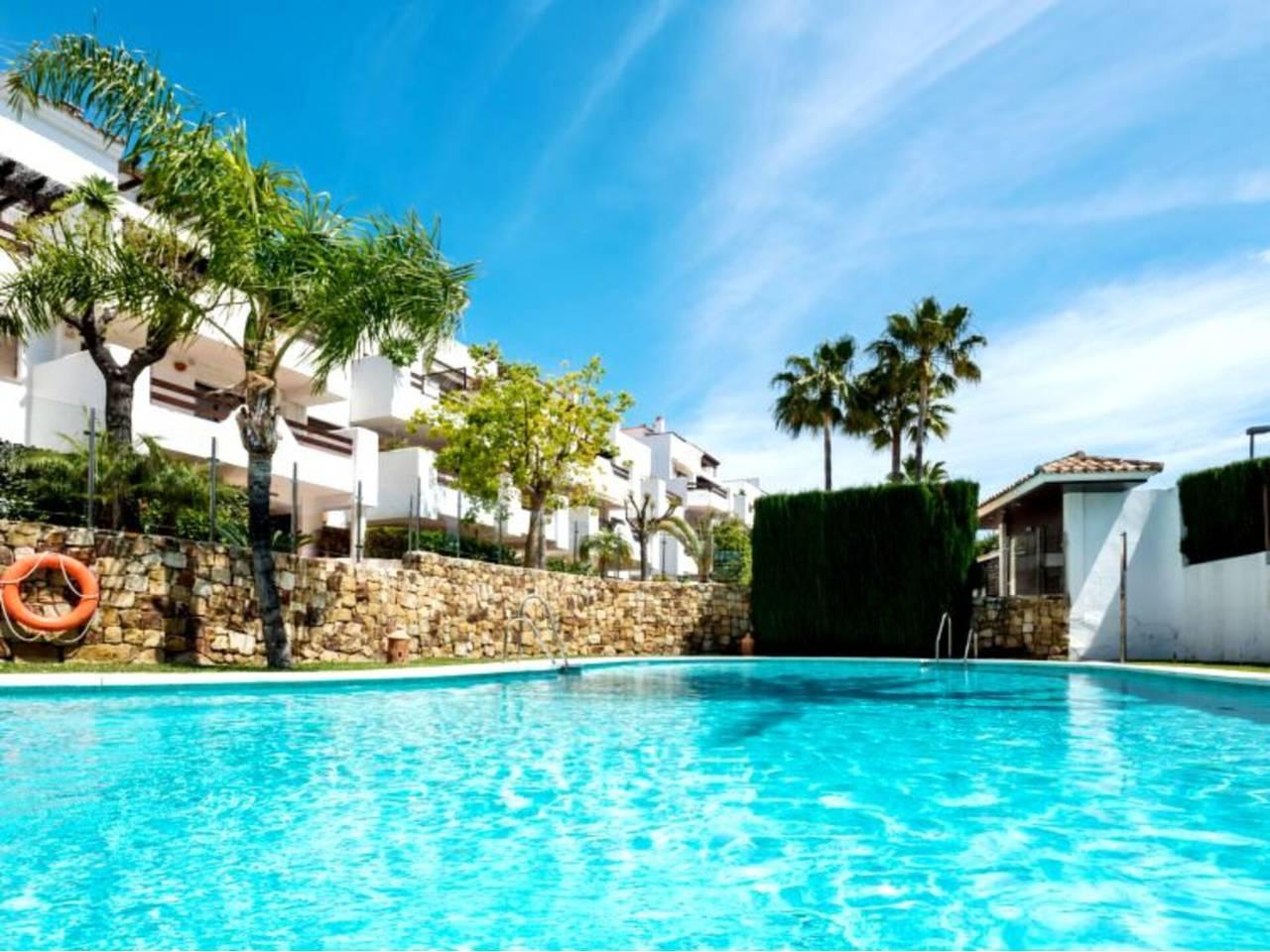 Piso de 2 Dormitorios y 1 Baño en alquiler vacacional en La Alqueria, Estepona