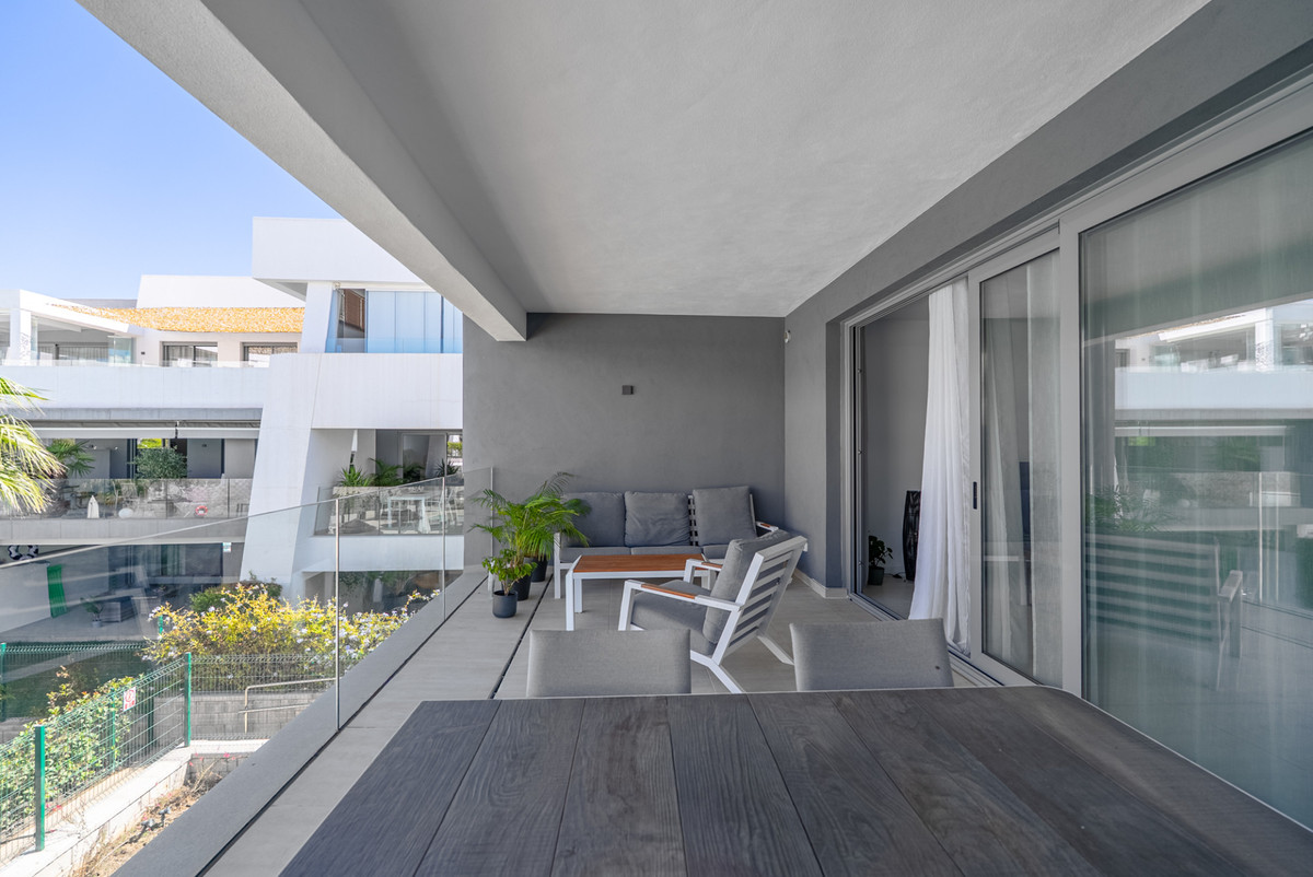 Piso de 4 Dormitorios en alquiler en Nueva Milla de Oro, Estepona