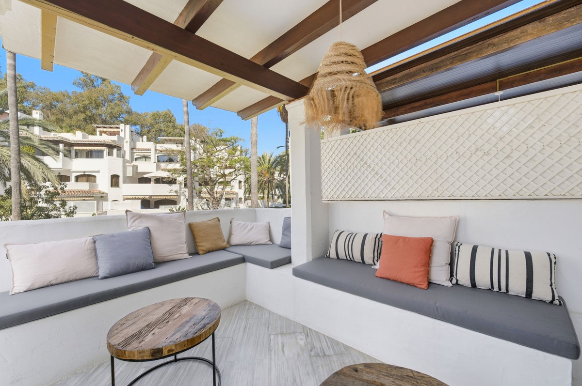 3 Bed - Apartment for Rent in Elviria, Marbella