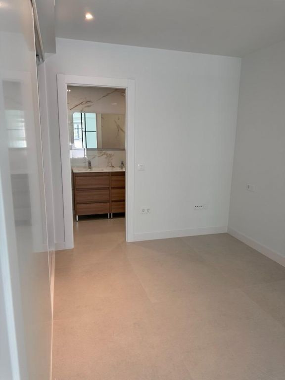 Ático de 2 Dormitorios y 2 Baños en venta en Puerto Deportivo, Fuengirola