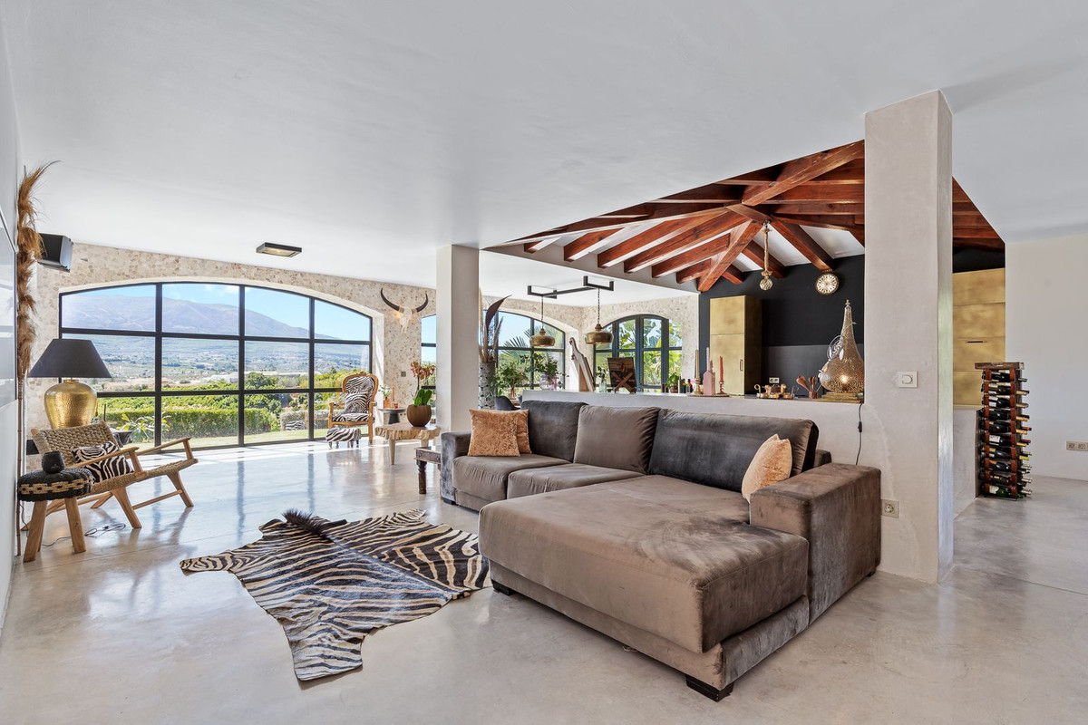 Finca de 5 Dormitorios y 4 Baños en venta en Alhaurín de la Torre