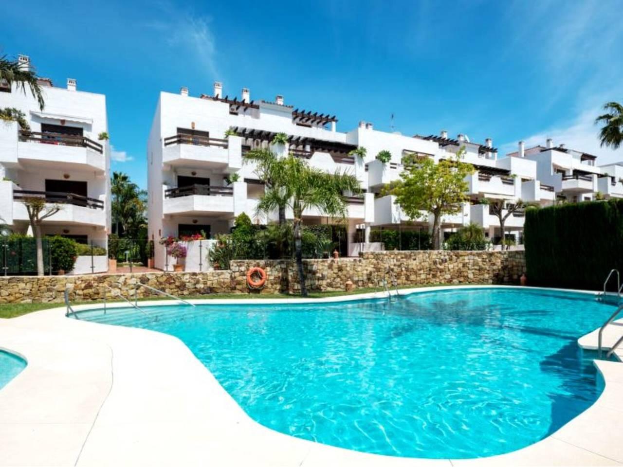 Piso de 2 Dormitorios y 1 Baño en alquiler vacacional en La Alqueria, Estepona