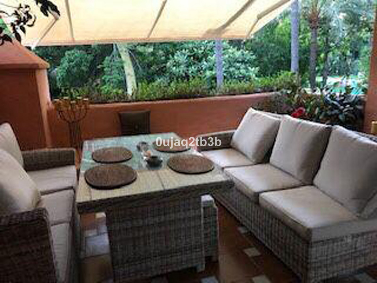 Piso de 3 Dormitorios en venta en Nueva Milla de Oro, Estepona