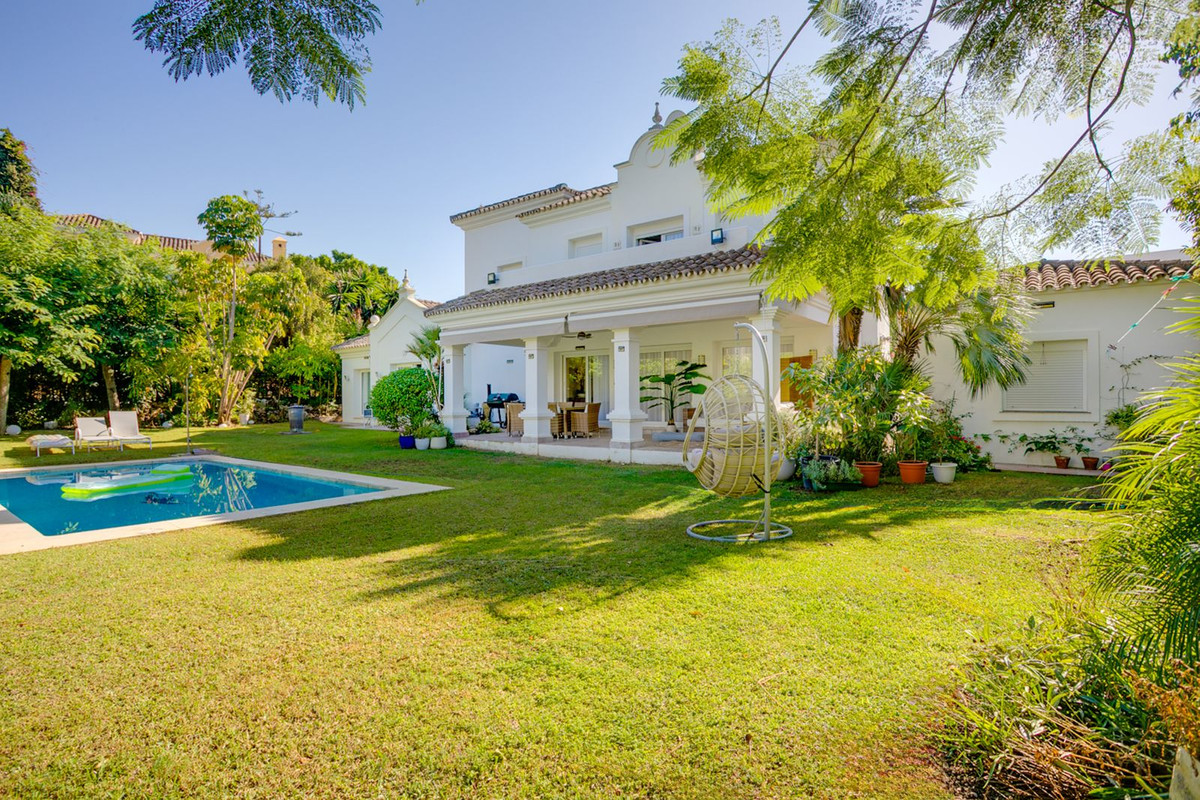 El Paraiso, Estepona