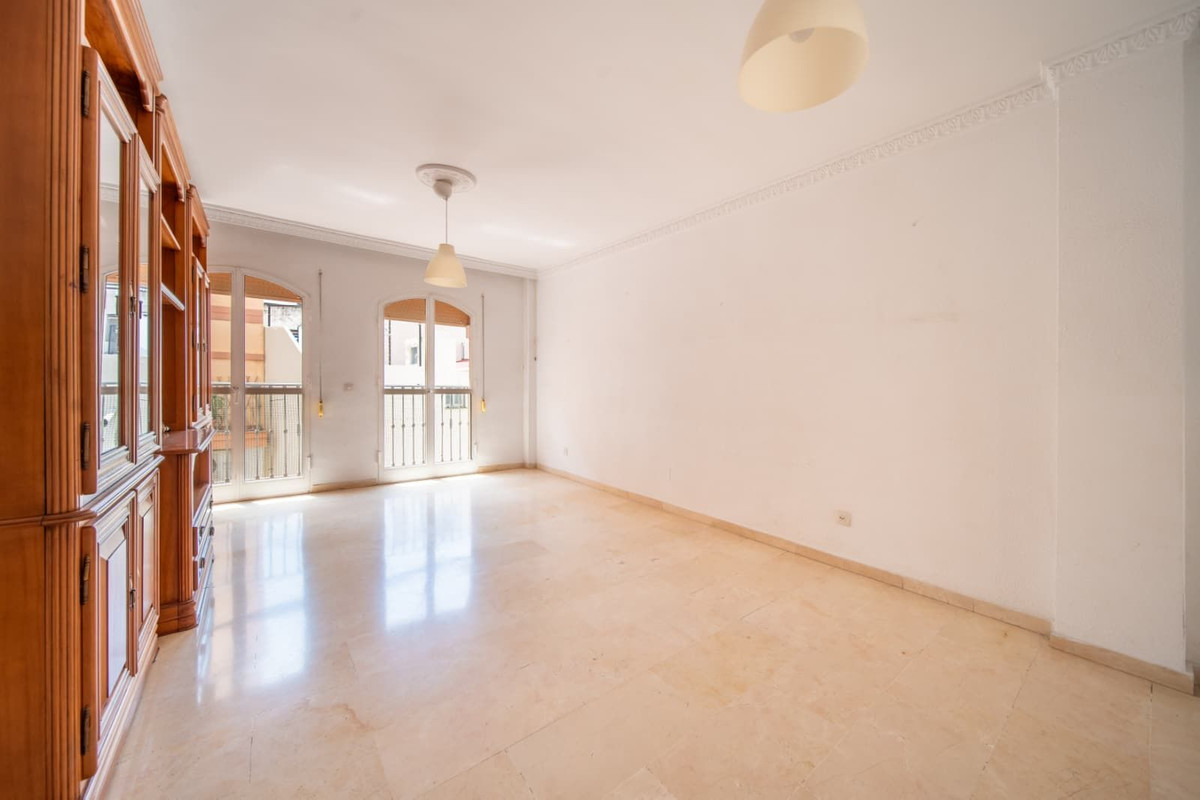 Piso de 4 Dormitorios y 2 Baños en venta en Fuengirola