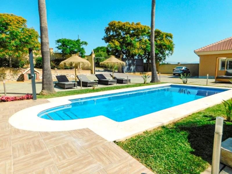 Casa de 6 Dormitorios y 4 Baños en alquiler vacacional en Málaga