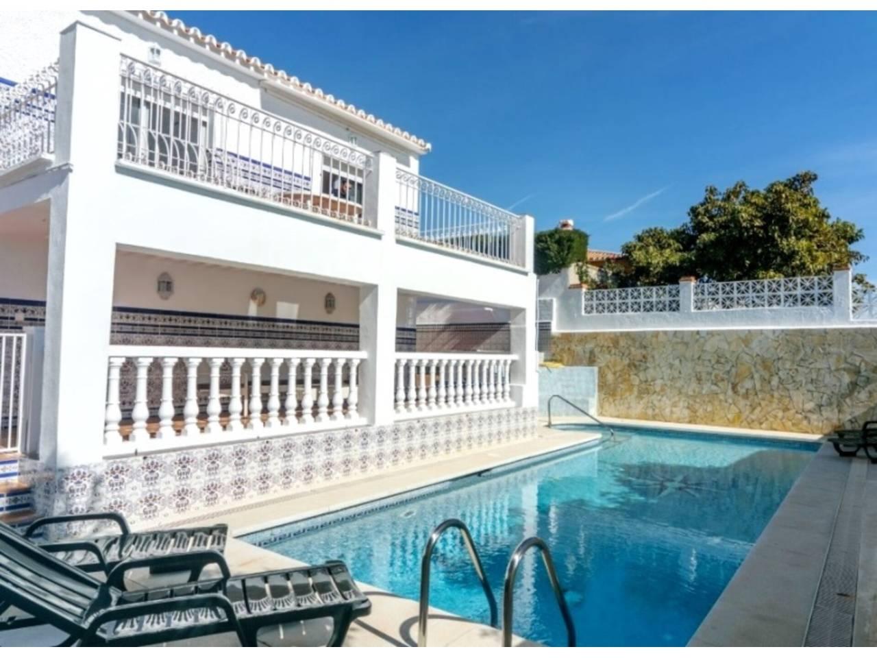 Casa Adosada de 4 Dormitorios y 3 Baños en alquiler vacacional en Chilches