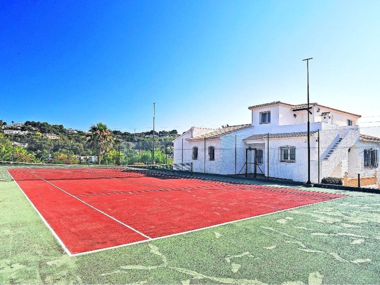 Casa Adosada de 4 Dormitorios en alquiler vacacional en Xàbia