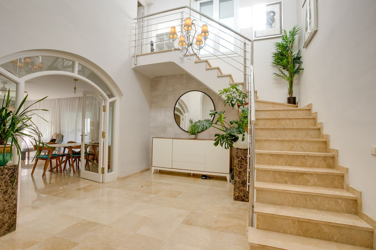 3 кровать Вилла для продажи в El Paraiso, Estepona