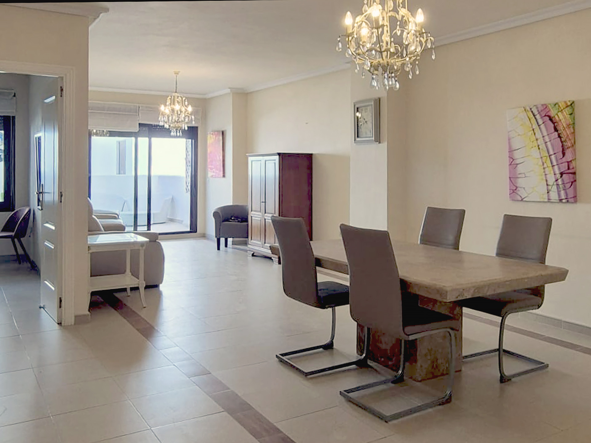 Piso de 2 Dormitorios y 2 Baños en venta en Nueva Andalucía, Marbella