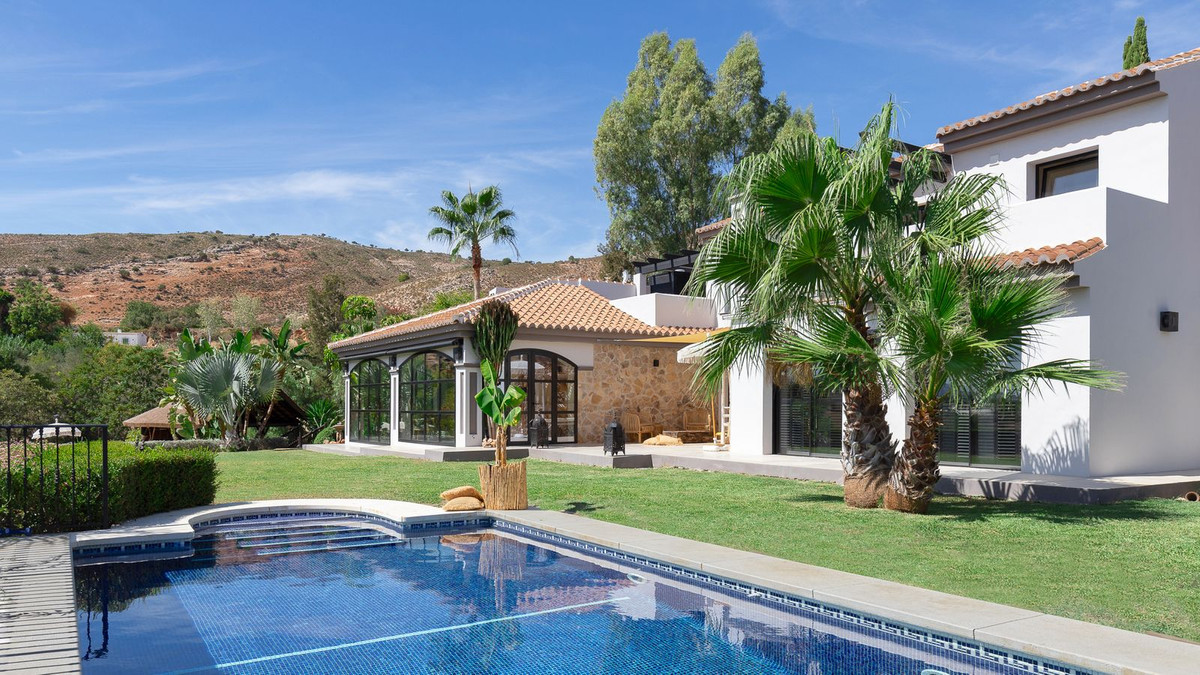 Finca de 5 Dormitorios y 4 Baños en venta en Alhaurín de la Torre