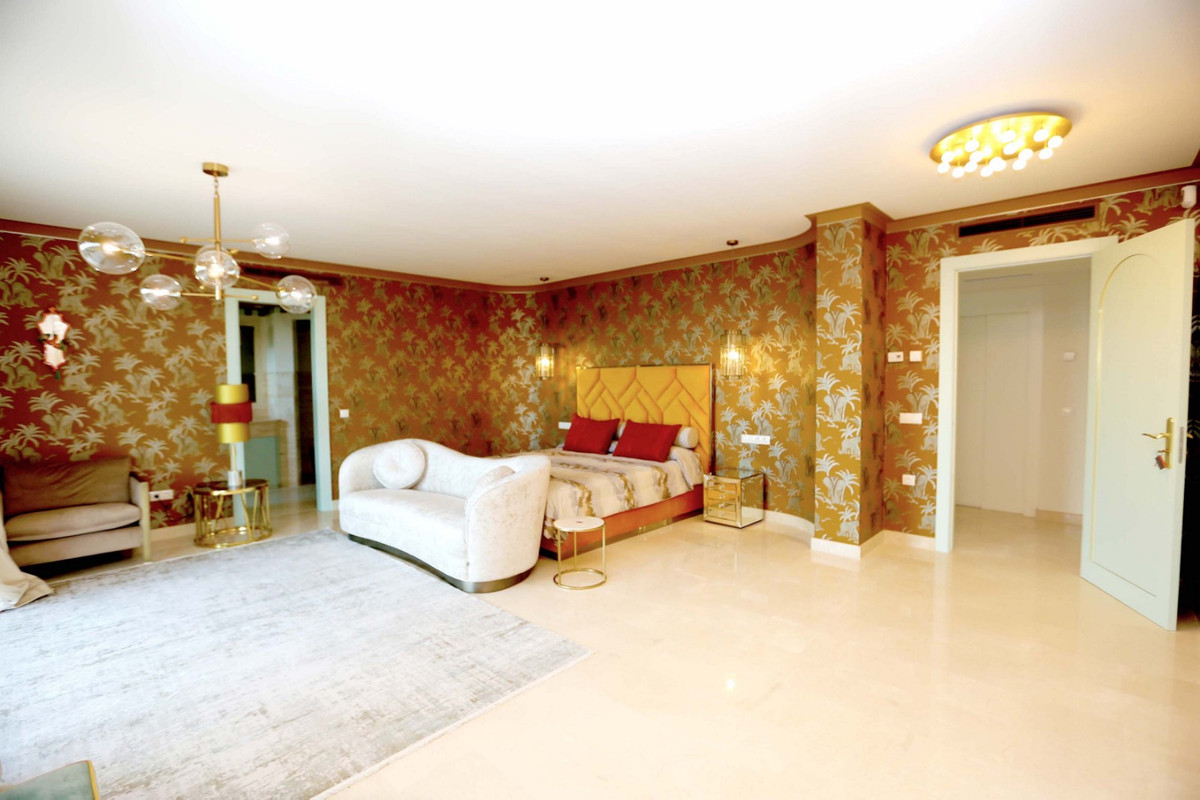 Casa de 5 Dormitorios en alquiler en Estepona