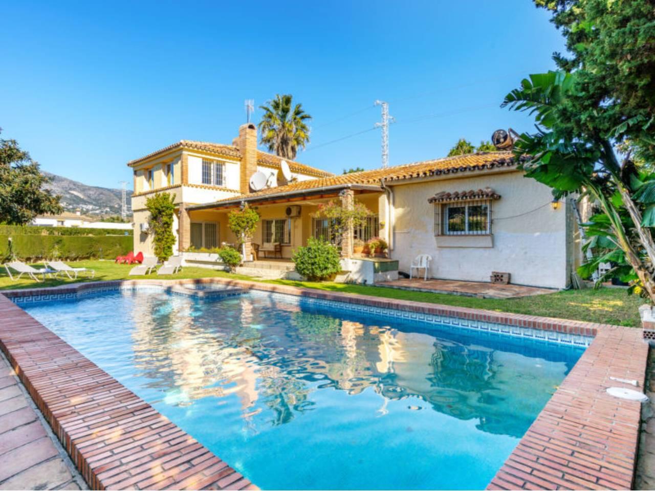 Casa de 4 Dormitorios y 2 Baños en alquiler vacacional en Fuengirola Centro