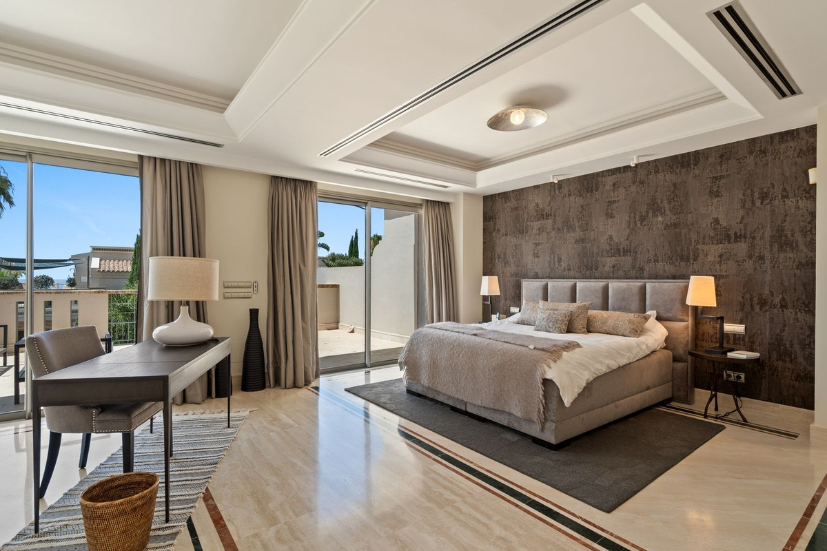 4 спални, 4 бани - Редова къща за продажба в Sierra Blanca, Marbella