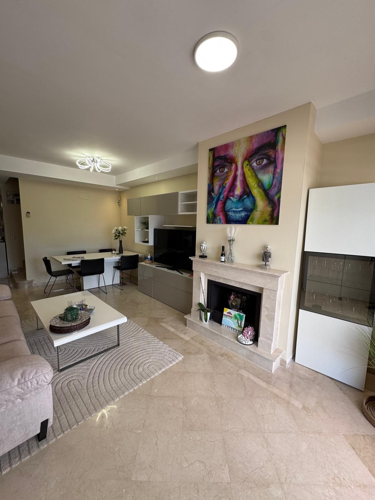 Ático de 3 Dormitorios en venta en Nueva Andalucía, Marbella