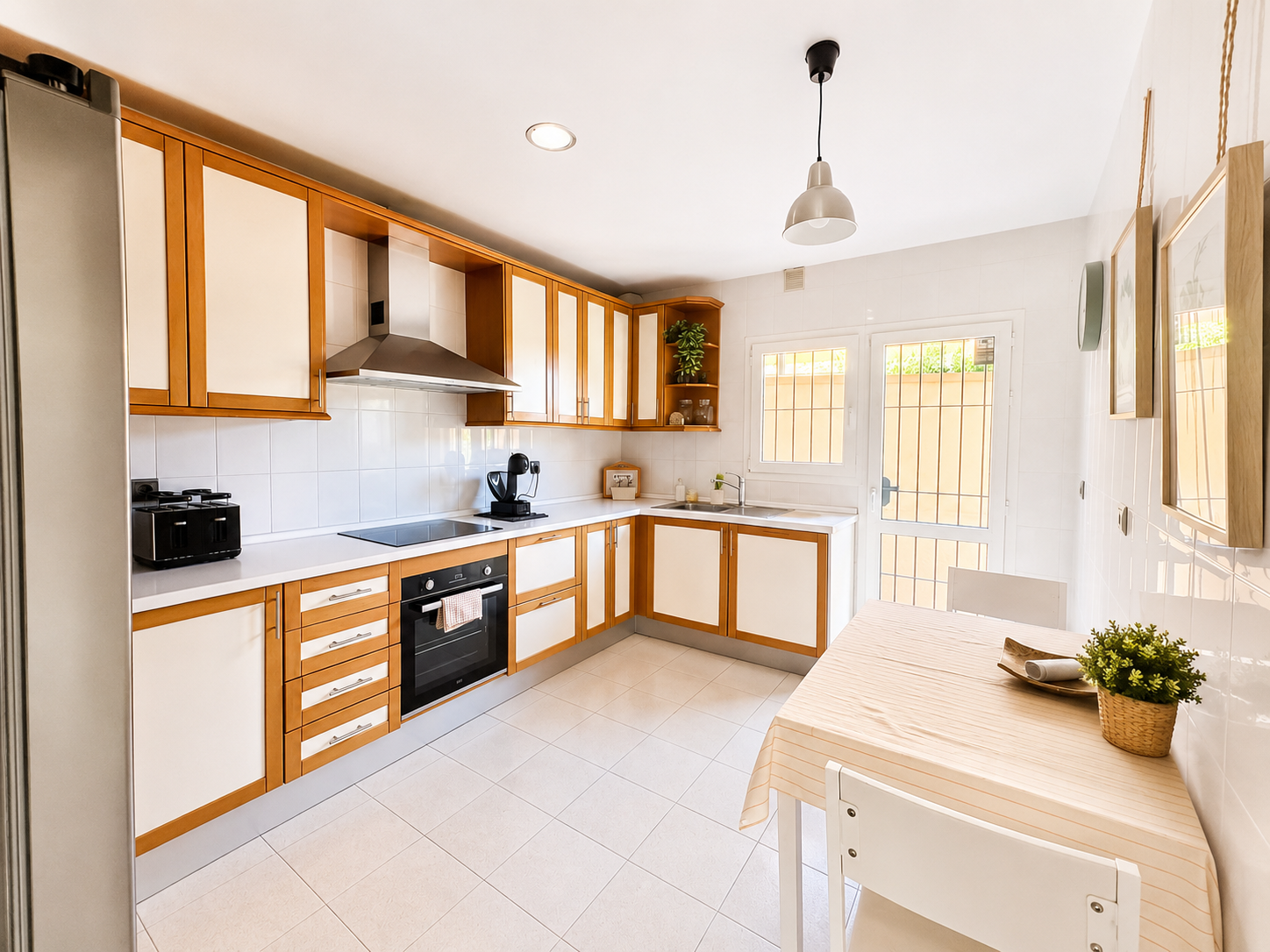 4 Bed, 3 Bath - Villa for Sale in Rio Real, Marbella