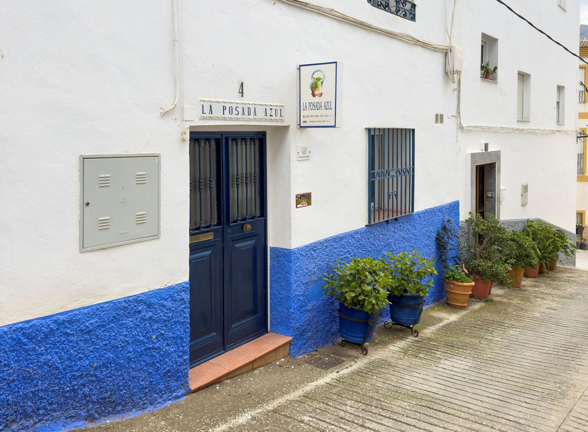 Casa Adosada de 6 Dormitorios en venta en Tolox