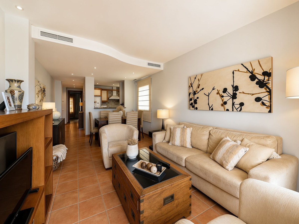 Piso de 2 Dormitorios y 2 Baños en venta en Río Real, Marbella