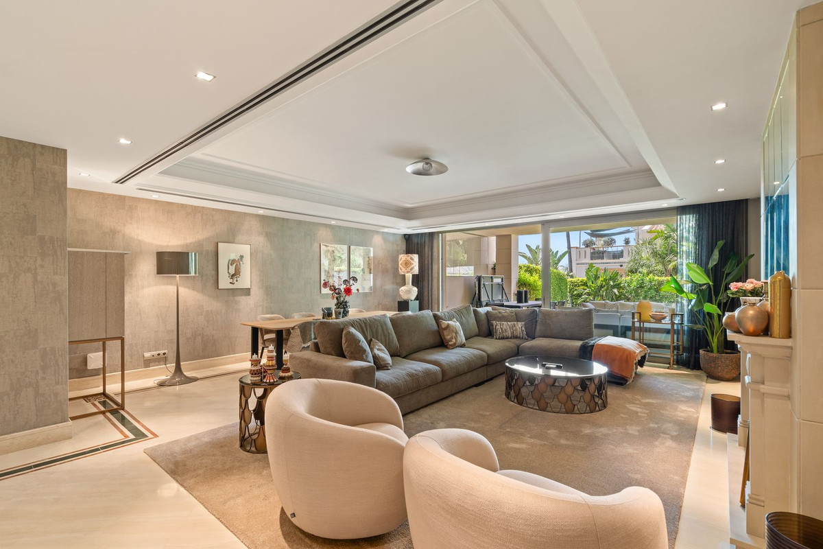 4 спални, 4 бани - Редова къща за продажба в Sierra Blanca, Marbella