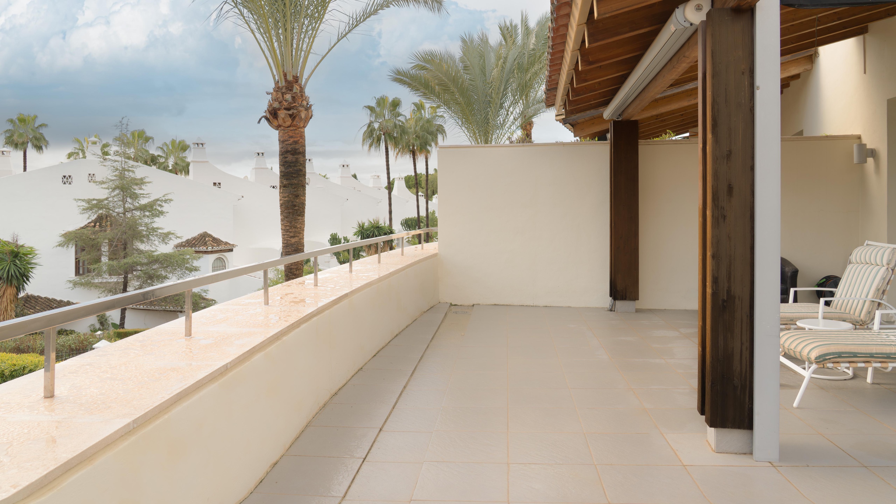 Casa Adosada de 2 Dormitorios en alquiler en Sierra Blanca, Marbella