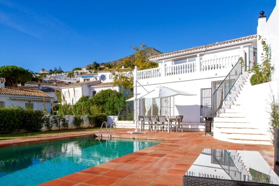 Casa de 5 Dormitorios y 3 Baños en alquiler vacacional en Arroyo de la Miel, Benalmádena