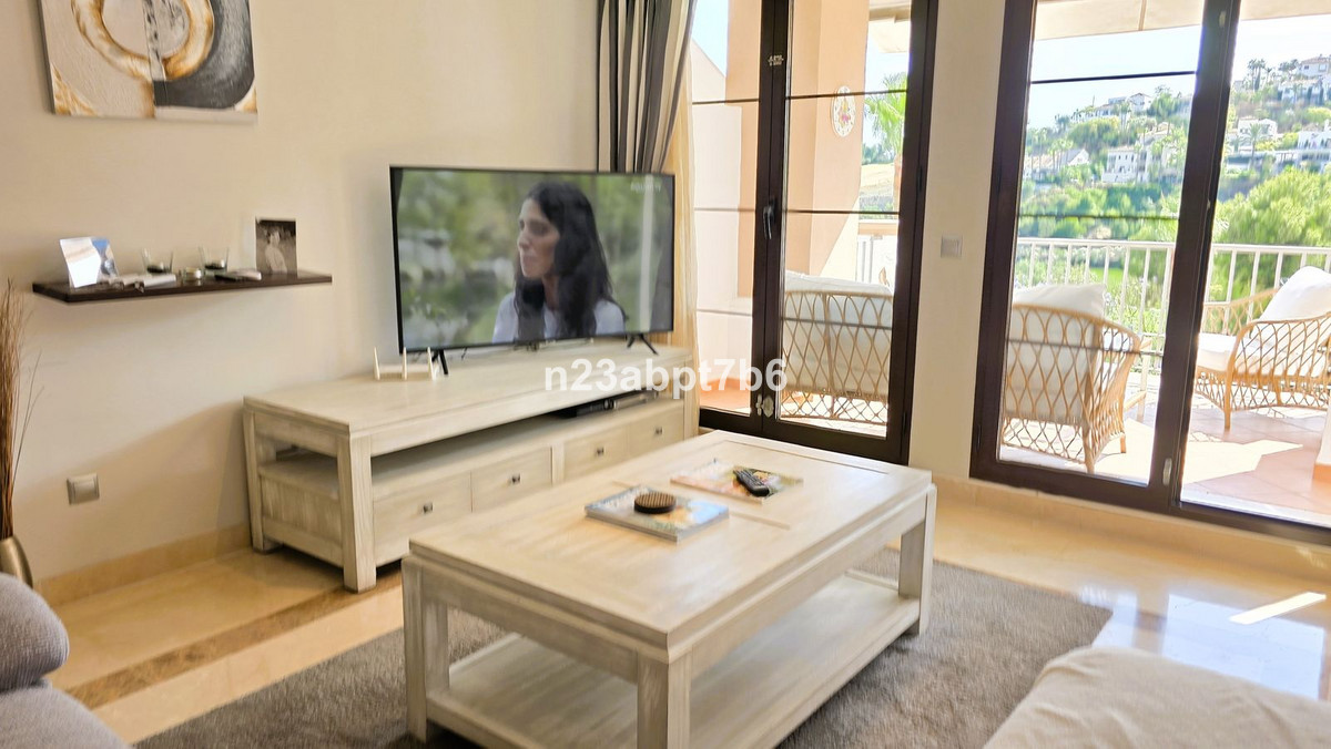 3 Bed, 2 Bath - Apartment for Sale in Los Arqueros, Benahavis