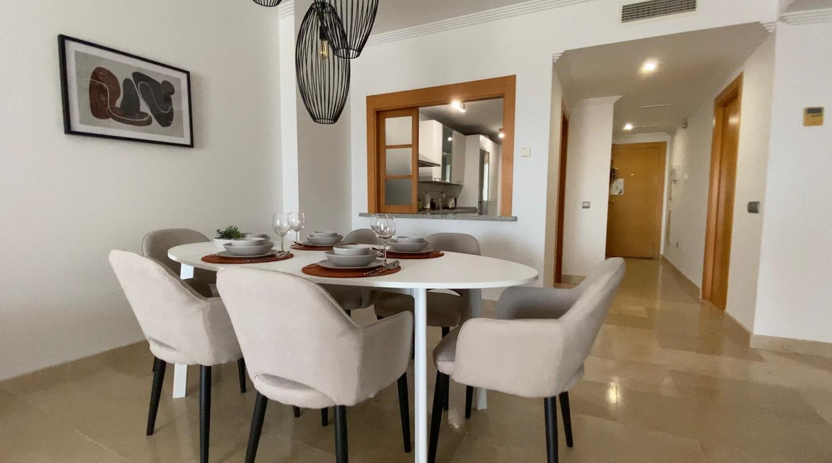 Piso de 2 Dormitorios y 2 Baños en alquiler en Benahavís