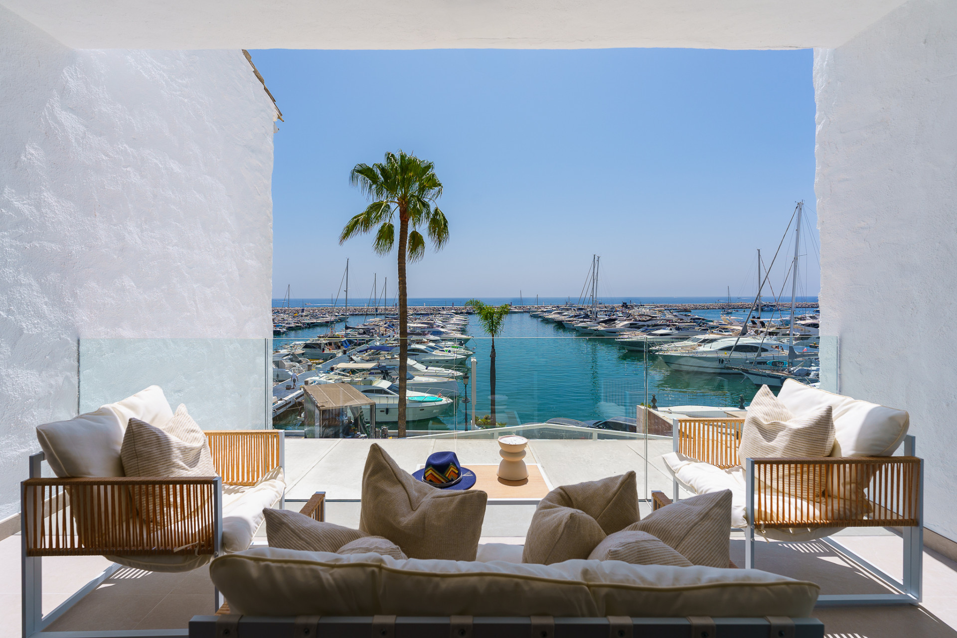 2 Bed, 2 Bath - Apartment for Sale in Puerto Banus, Marbella