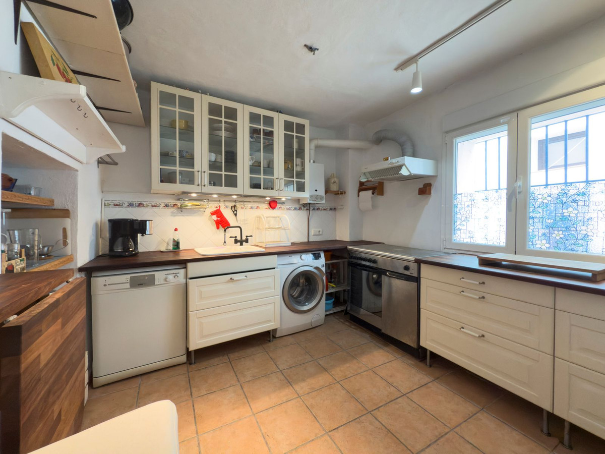 Casa Adosada de 6 Dormitorios en venta en Tolox