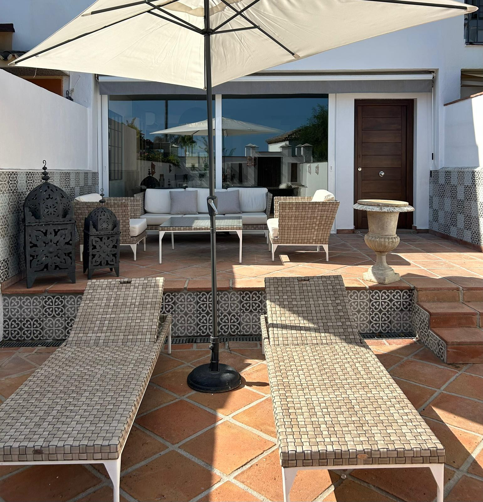 Casa Adosada de 3 Dormitorios en alquiler en Nueva Andalucía, Marbella