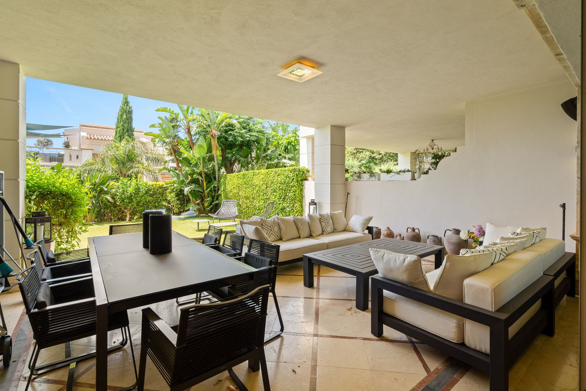 4 спални, 4 бани - Редова къща за продажба в Sierra Blanca, Marbella