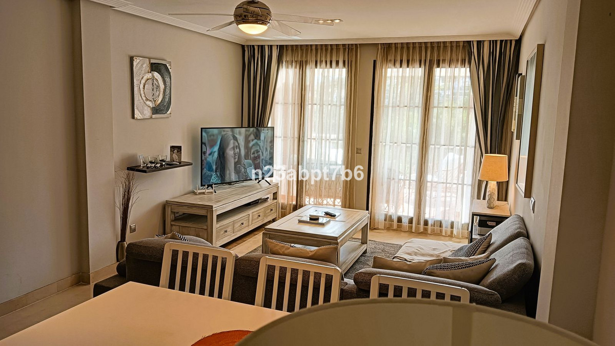 3 Bed, 2 Bath - Apartment for Sale in Los Arqueros, Benahavis