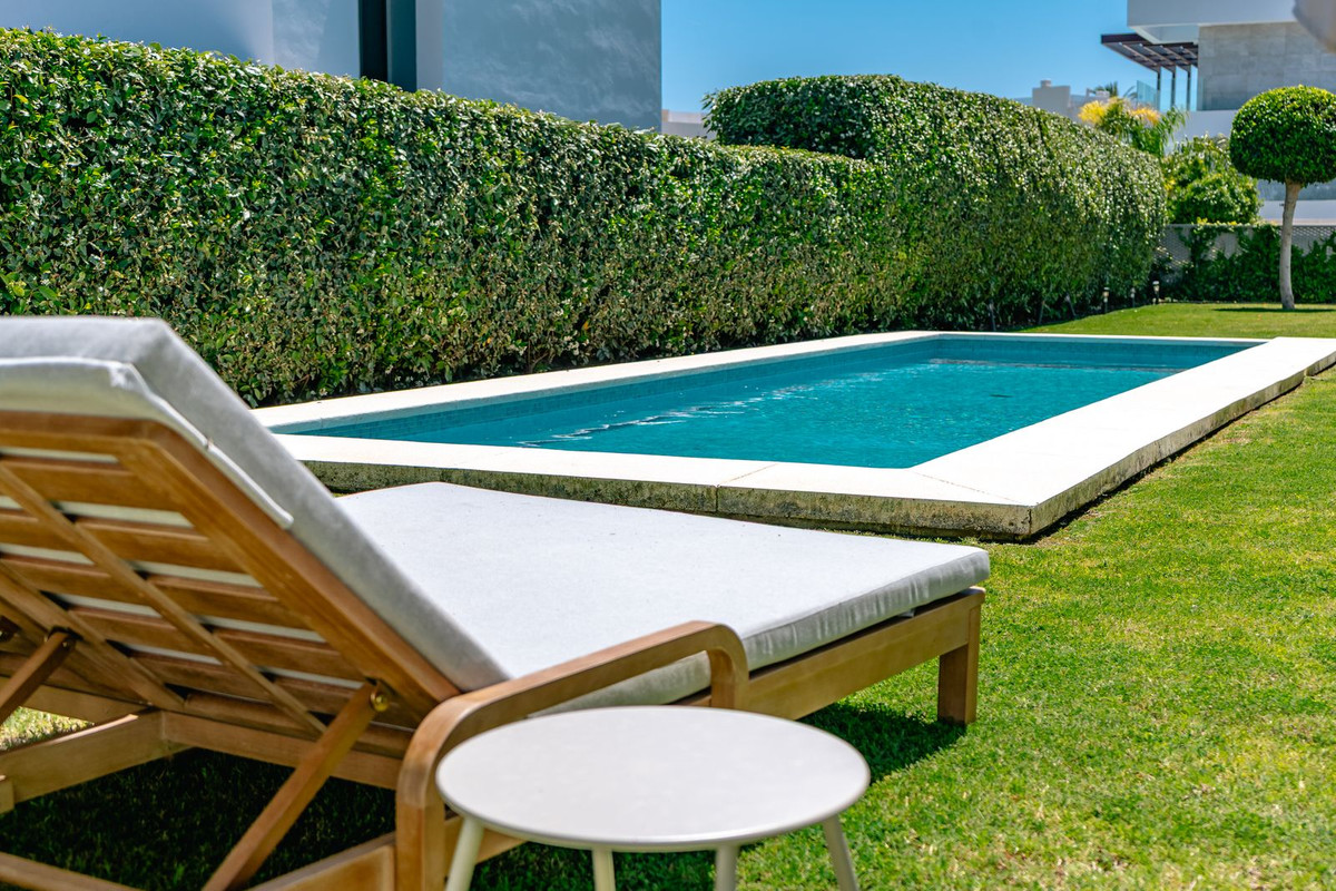 Casa de 4 Dormitorios en alquiler vacacional en Cancelada, Estepona