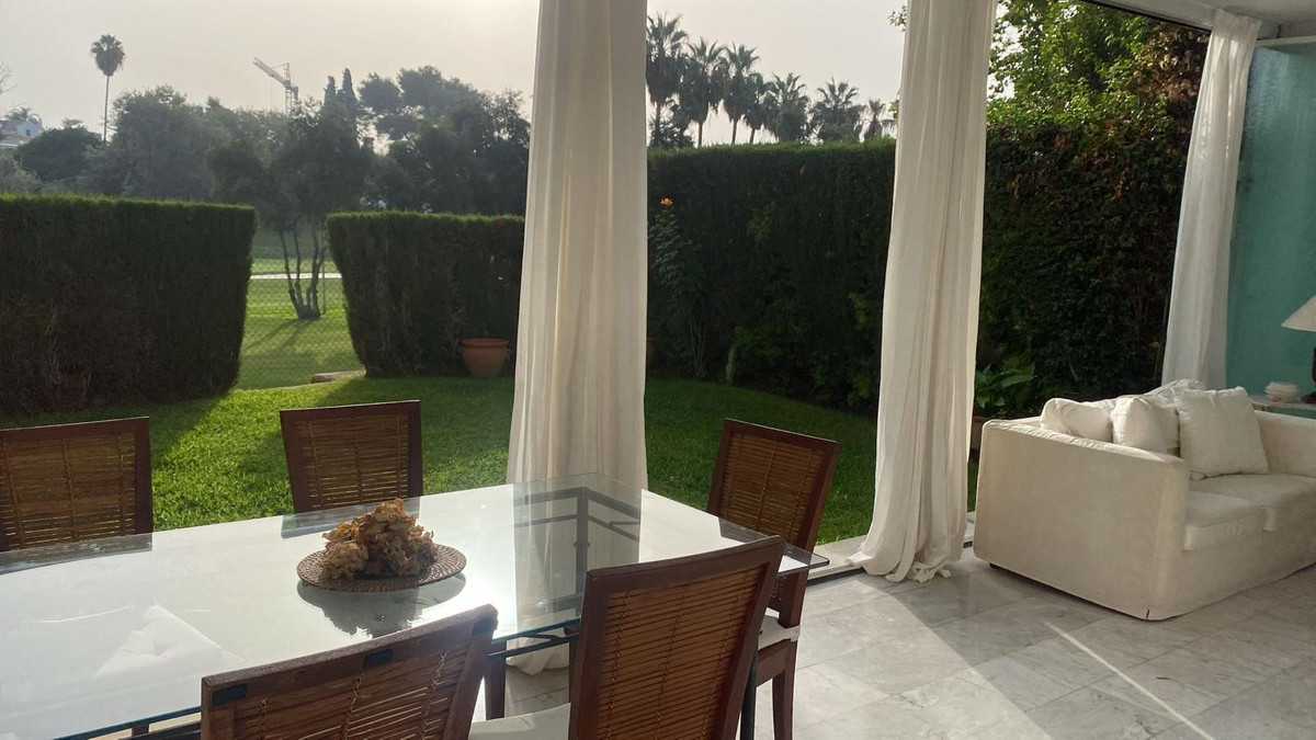 Piso de 3 Dormitorios y 3 Baños en venta en Guadalmina Baja, San Pedro de Alcántara