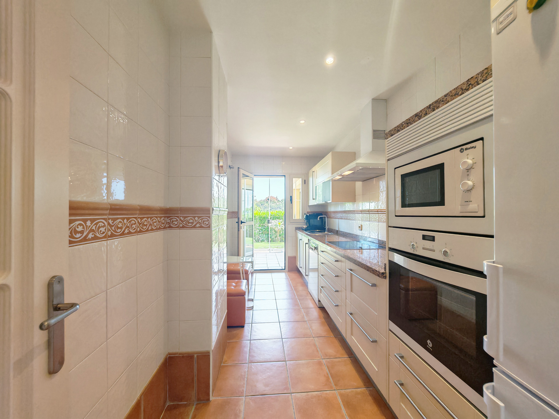 2 спални - Апартамент за продажба в La Mairena, Marbella