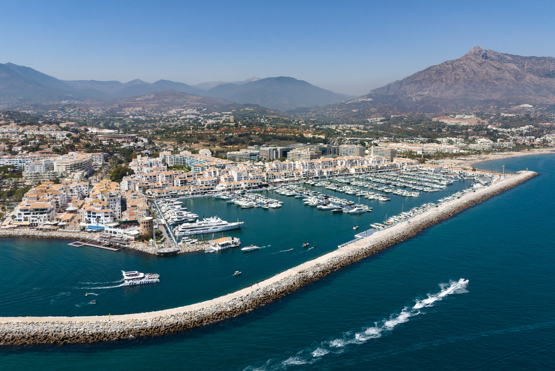 2 Bed, 2 Bath - Apartment for Sale in Puerto Banus, Marbella