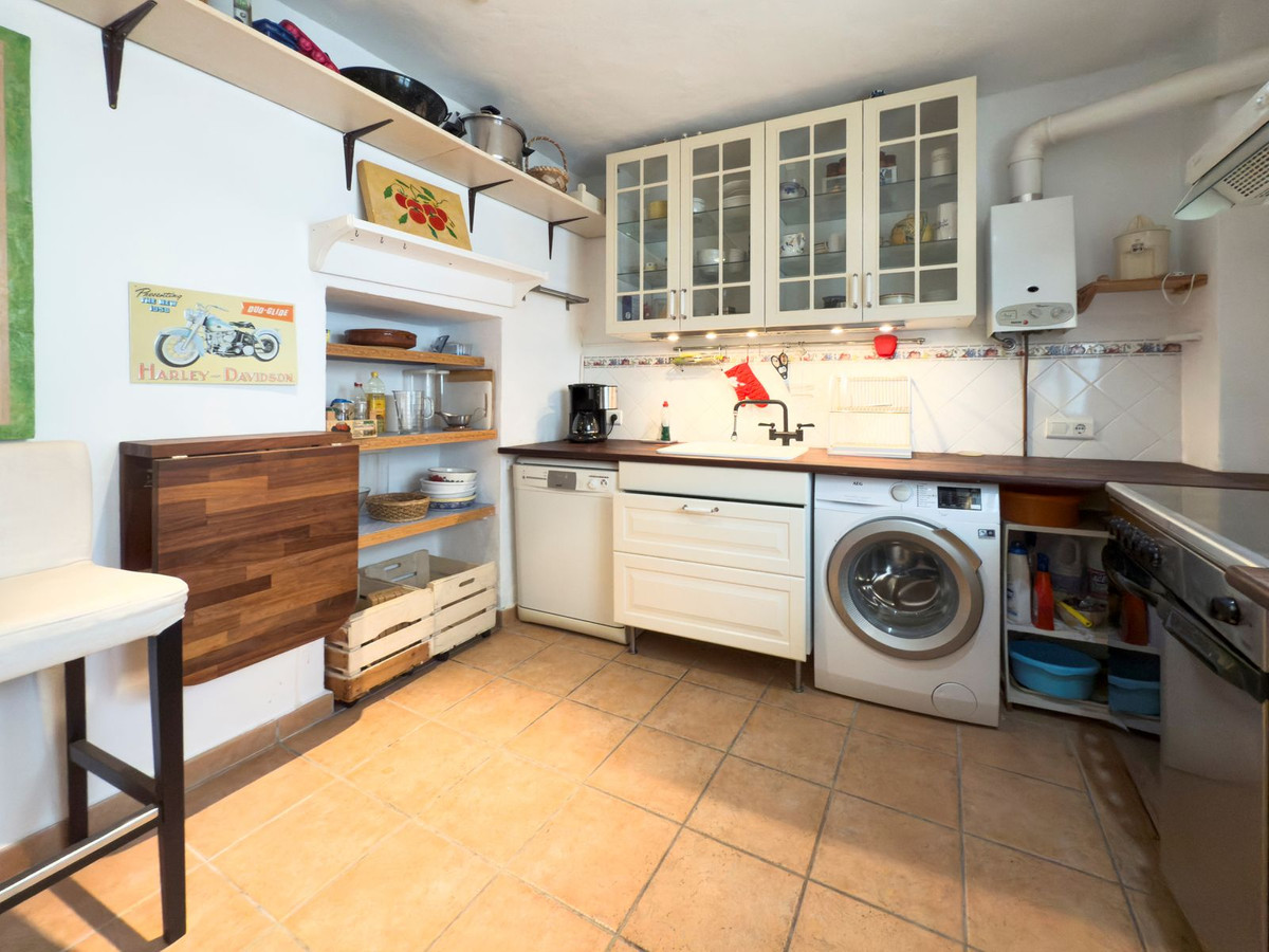Casa Adosada de 6 Dormitorios en venta en Tolox