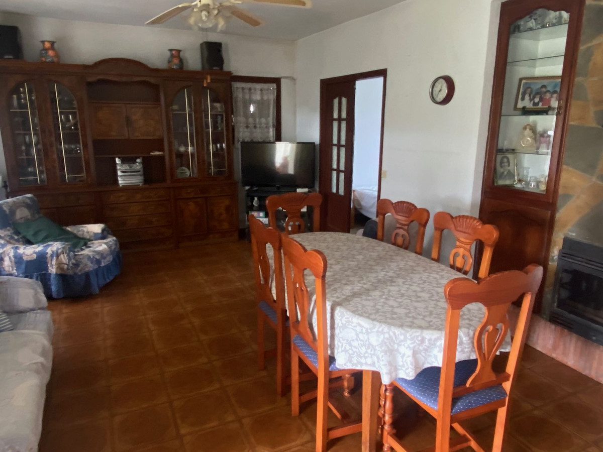 Casa de 5 Dormitorios y 3 Baños en venta en Nueva Milla de Oro, Estepona