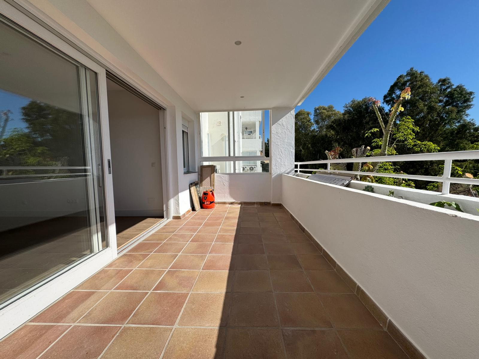Piso de 2 Dormitorios y 2 Baños en venta en Estepona