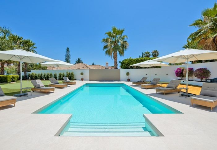 Casa de 6 Dormitorios en alquiler vacacional en Nueva Andalucía, Marbella