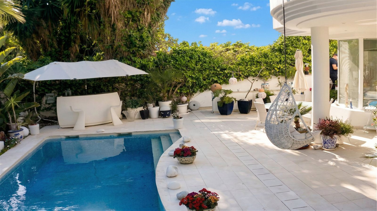 4 спални - Вила за продажба в New Golden Mile, Estepona