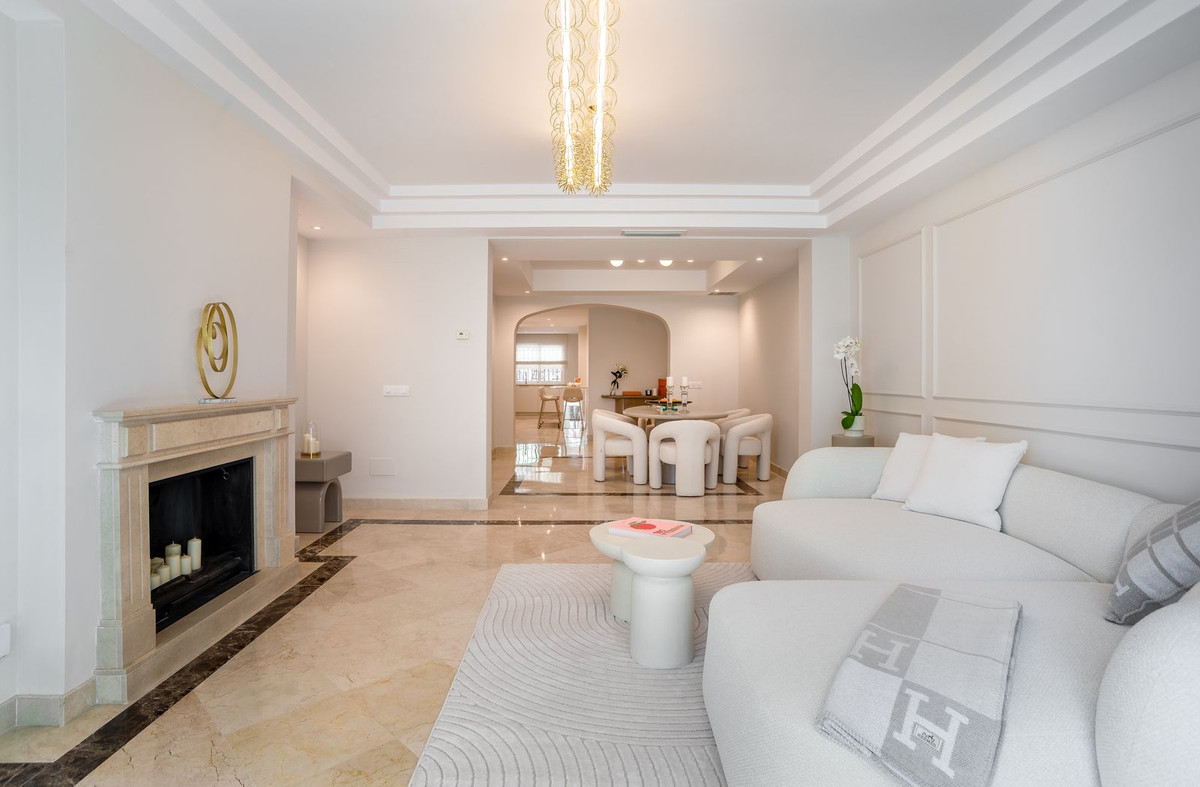 Piso de 3 Dormitorios y 3 Baños en venta en Milla de Oro, Marbella