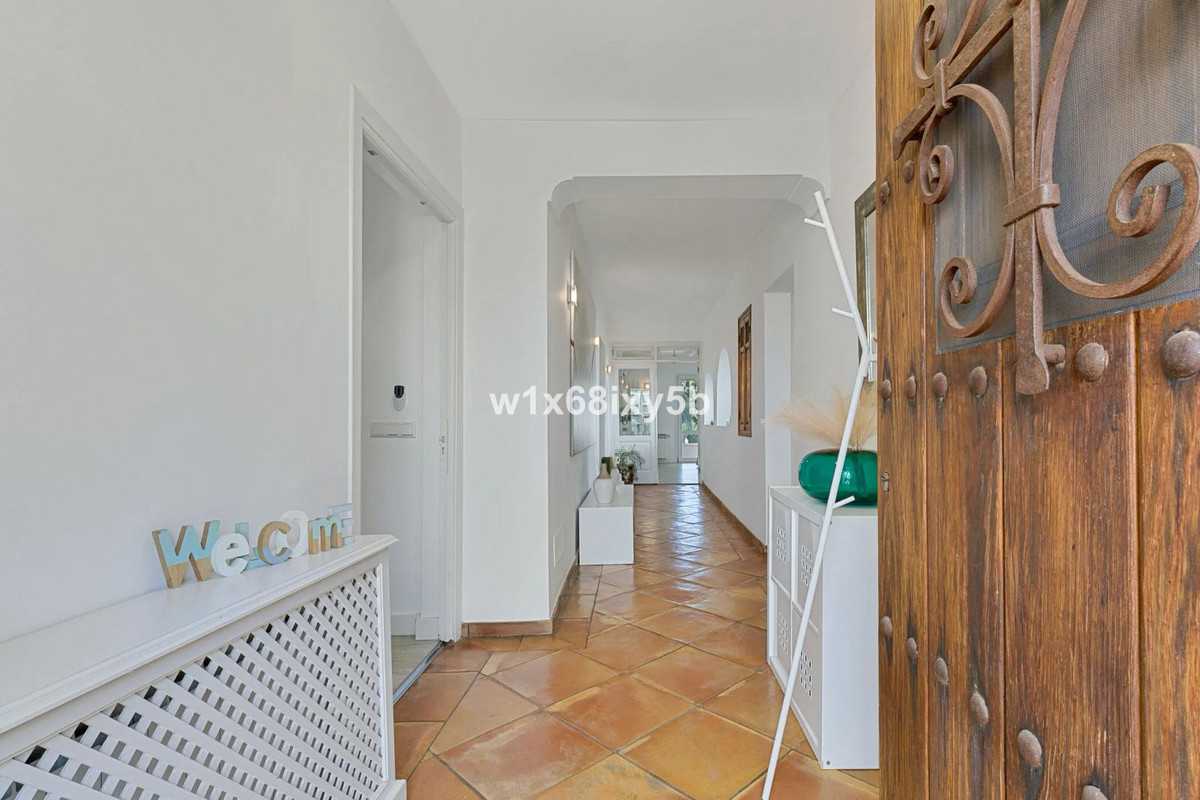 Casa de 5 Dormitorios y 4 Baños en venta en San Pedro de Alcántara