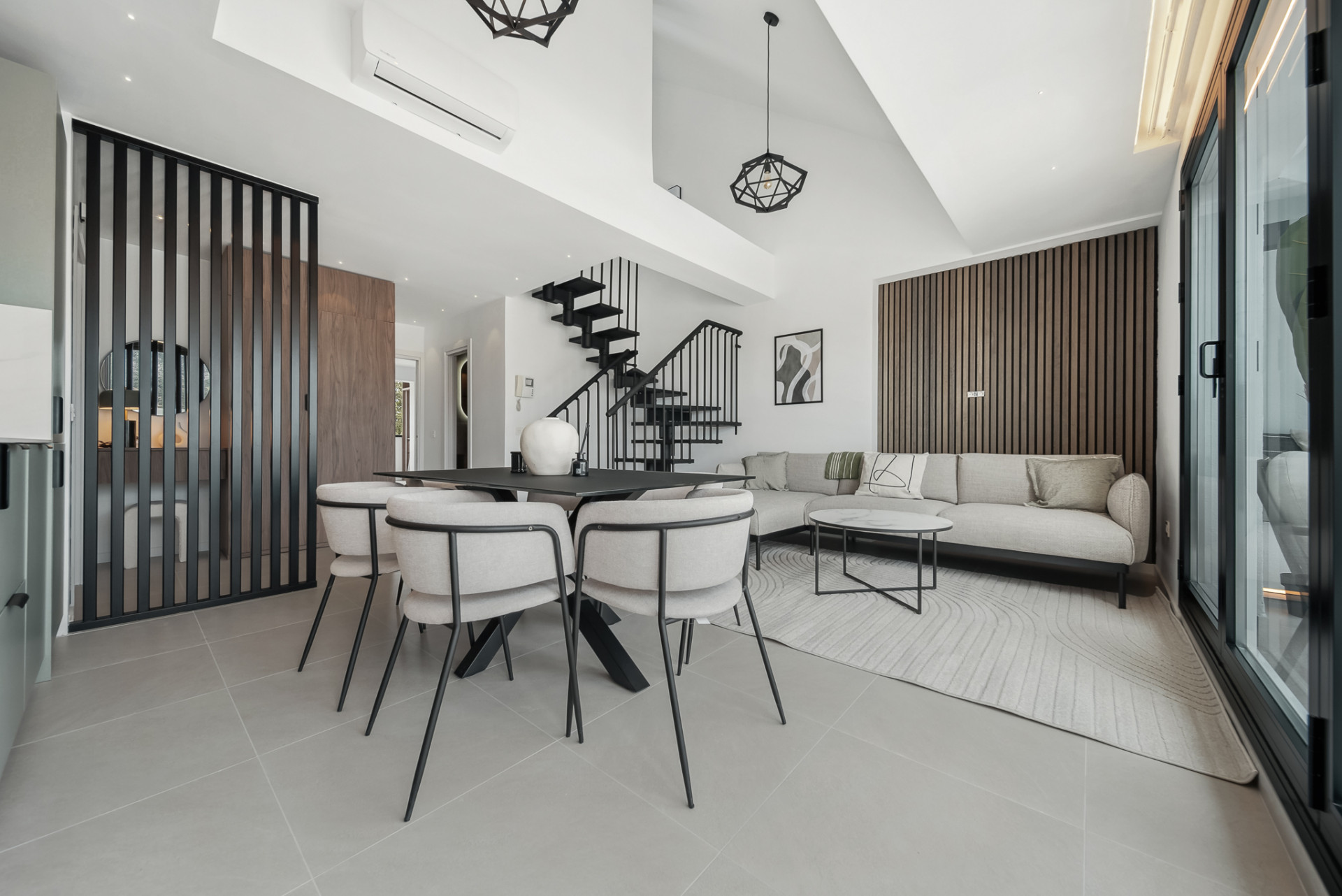 Casa Adosada de 3 Dormitorios y 2 Baños en alquiler en Nueva Andalucía, Marbella