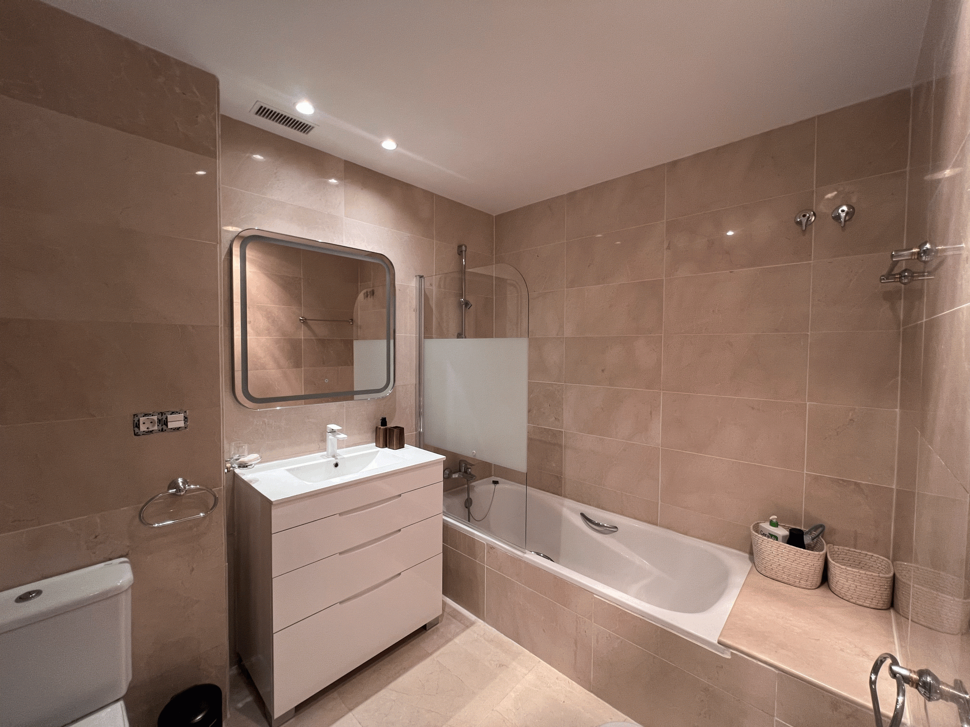 3 Bed - Apartment for Rent in New Golden Mile, Estepona
