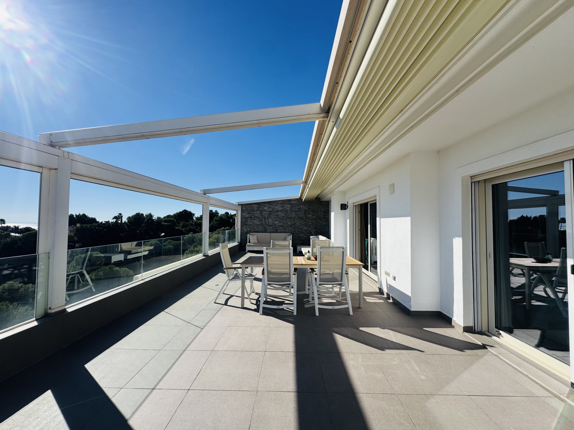 Ático de 3 Dormitorios y 3 Baños en alquiler en Milla de Oro, Marbella