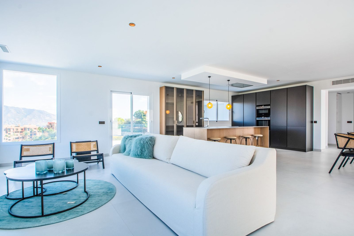 Casa de 4 Dormitorios y 4 Baños en venta en La Mairena, Marbella