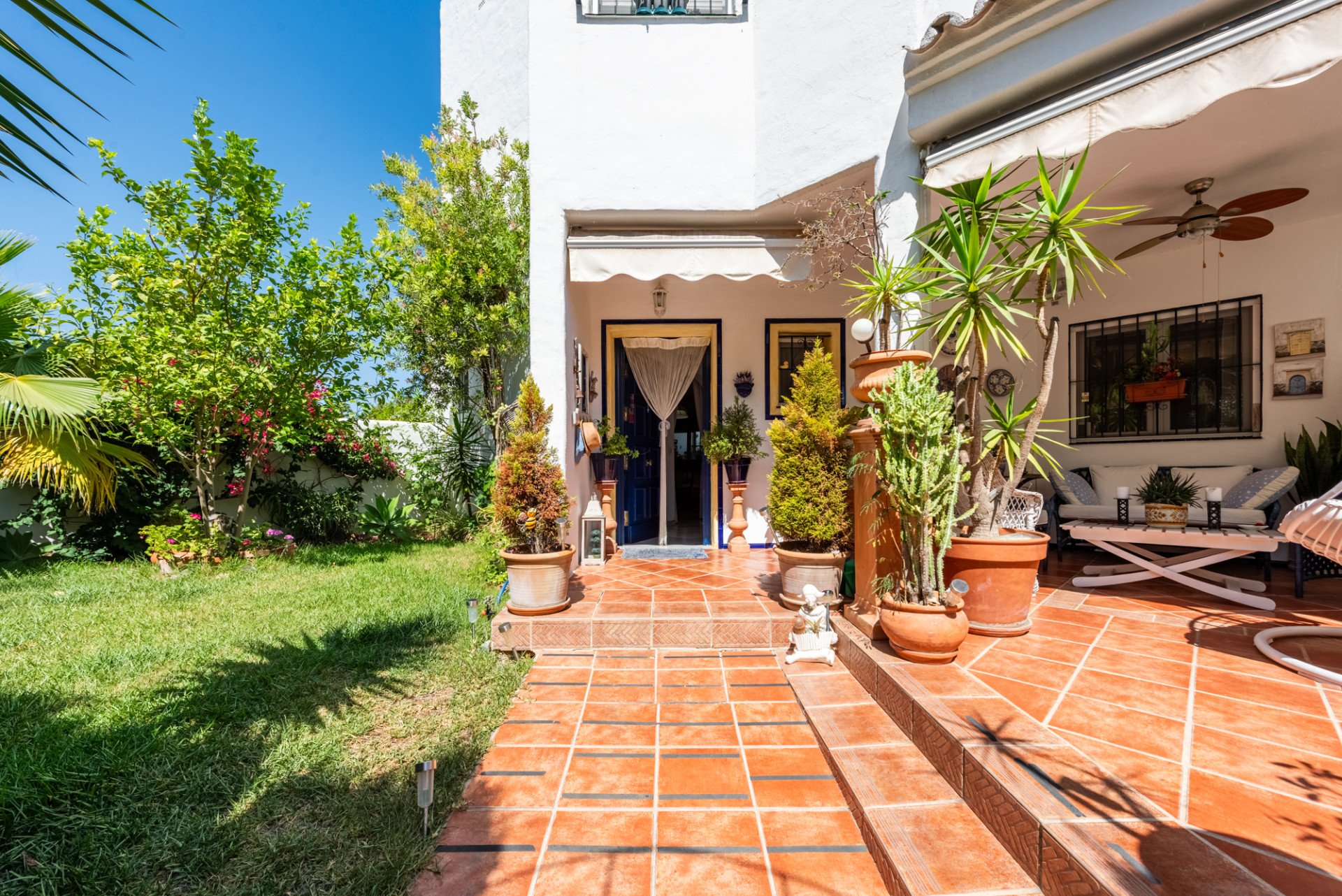 Casa Adosada de 3 Dormitorios y 2 Baños en venta en Estepona