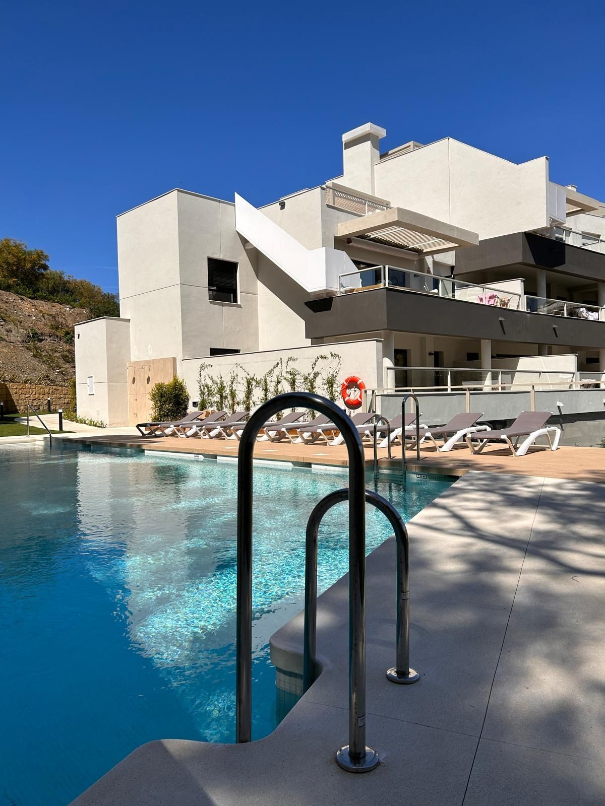 Piso de 3 Dormitorios y 2 Baños en venta en La Quinta, Benahavís
